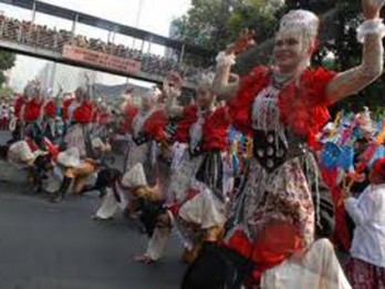 HUT RI: SBY Saksikan Pawai Budaya 33 Provinsi